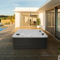 HOME DELUXE Outdoor Whirlpool White Marble Deluxe