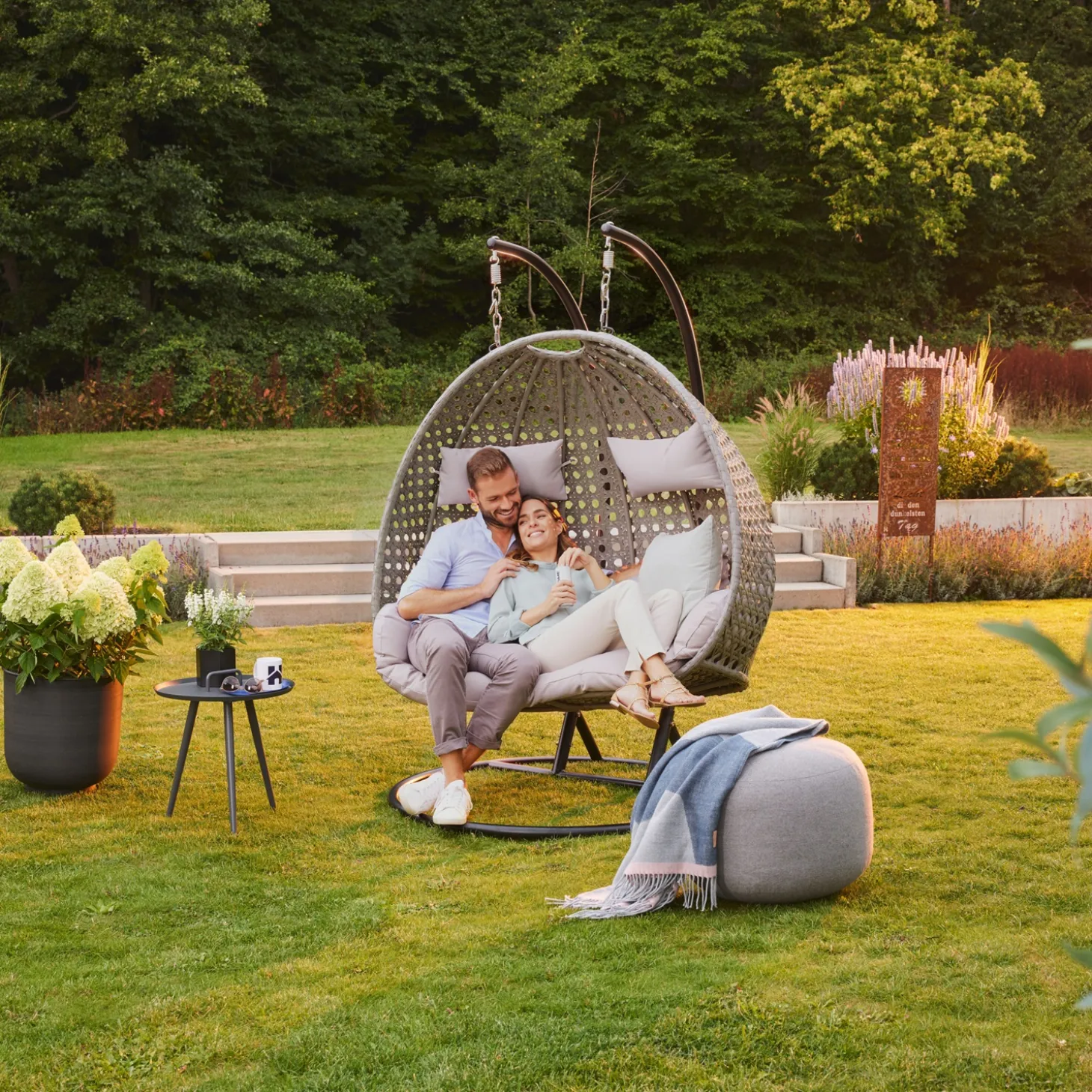 HOME DELUXE TWIN DELUXE Polyrattan Hängesessel mit Regenabdeckung Schwarz